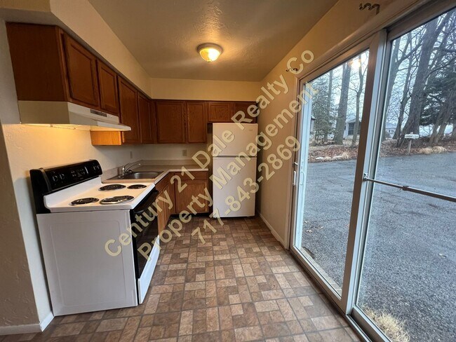 Building Photo - 2BR, 1.5 Bath in Dallastown School District