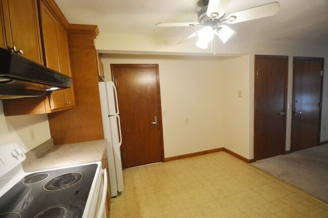 Building Photo - Holden: 2 Bed 1 Bath, Heat & Hot Water Inc...