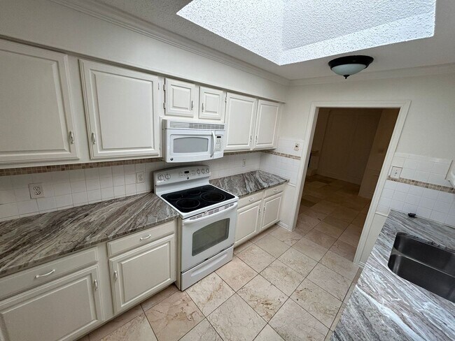 Building Photo - 2019 Chalfont Dr