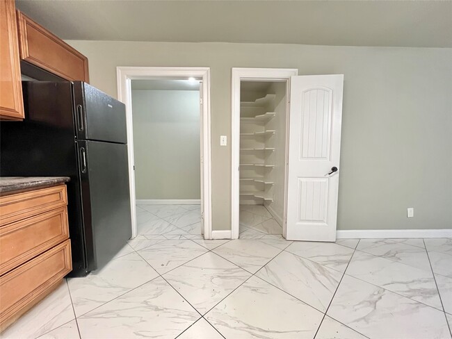 Building Photo - 12865 Birch Ln