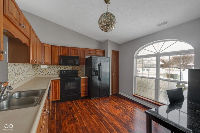 Building Photo - 6318 Pickwick Ct