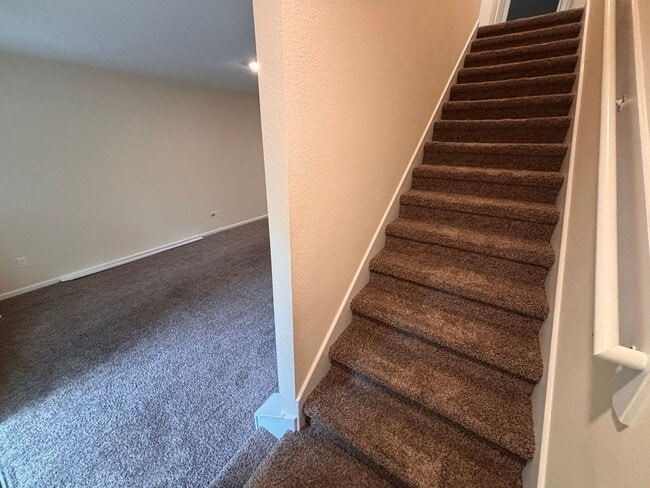 Building Photo - Beautiful 2 Bed, 2.5 Bath Townhome with Water View