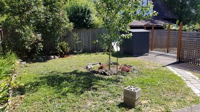 Building Photo - Cozy 2 Bed : 1Bath House Close to Schools