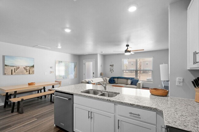 Building Photo - 2276A Essex Dr