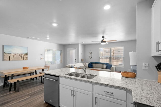 Building Photo - 332 Bayou Loop