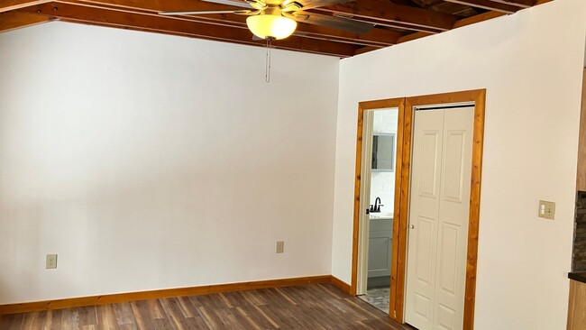 Building Photo - Newly remodeled Studio duplex