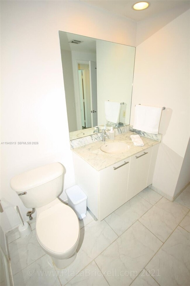 Building Photo - 950 Brickell Bay Dr