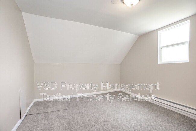 Building Photo - 3694 E 147th St