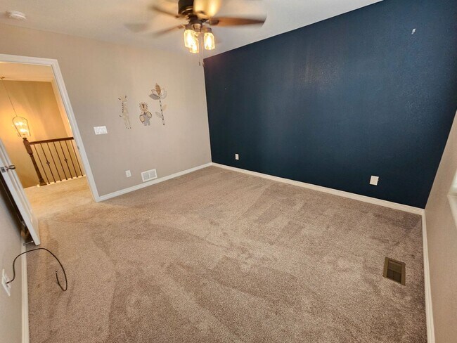 Building Photo - Beautiful 5 Bedroom, 3.5 Bath, 4 Car Garag...