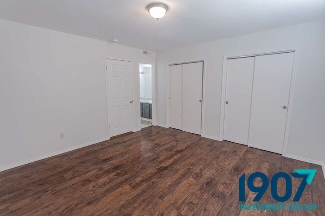 Building Photo - 611 Sinclair Dr