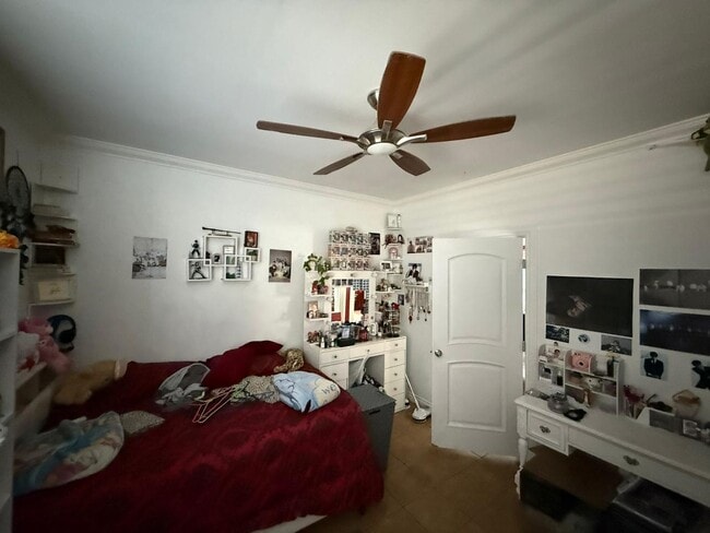 Building Photo - 4 bed 3 bath plus 2 Extra Bonus Rooms with full bathroom in the back yard