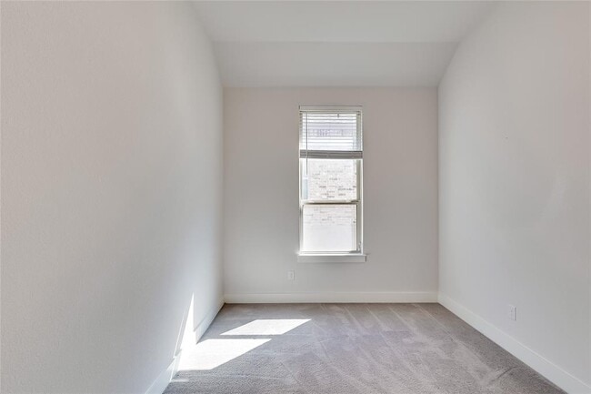 Building Photo - 5853 Bianca Dr