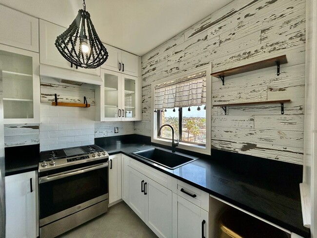 Building Photo - 7th Floor Studio Condo in Historic Buildin...