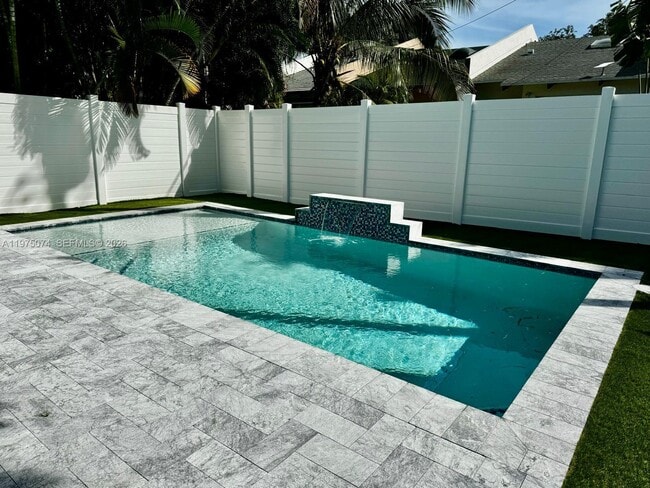 Building Photo - 1250 SE 2nd St