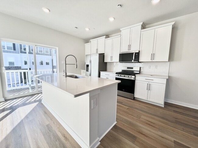 Building Photo - 529 Cooper St