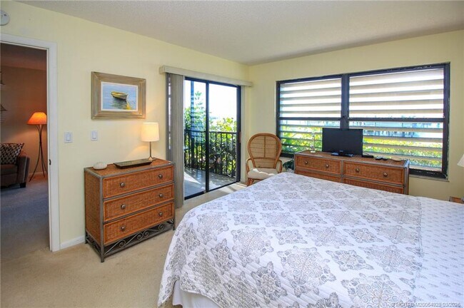 Building Photo - 4620 NE Sandpebble Trce