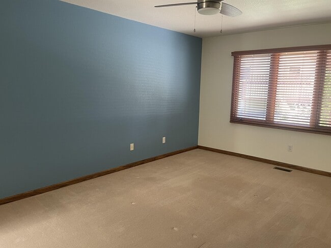 Building Photo - 1107 Hawkeye St