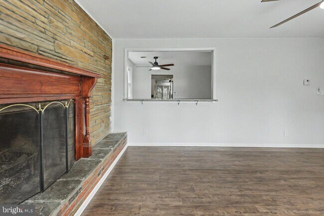 Building Photo - 2709 Creek Rd