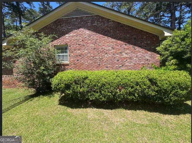 Building Photo - 427 Meadowlark Dr