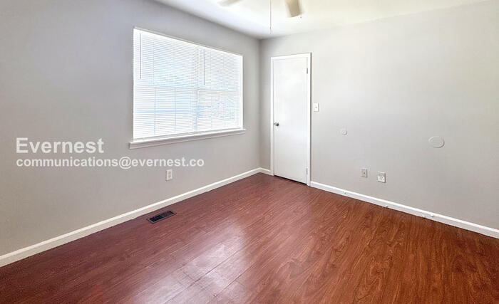 Building Photo - 1100 Cotton Ave SW