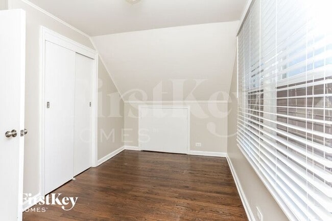 Building Photo - 6667 Glenview Dr