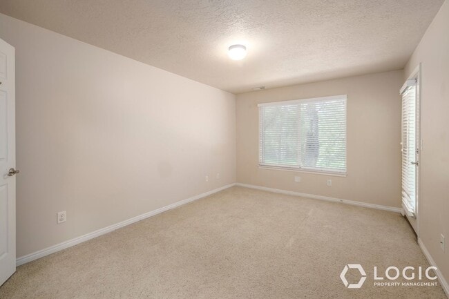Building Photo - 9526 Fairway View Dr S