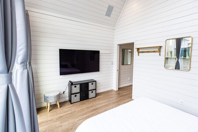 Building Photo - A Micro Home That Doesn't Feel Small!