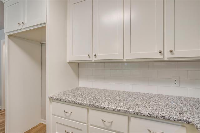 Building Photo - 144 NW Suzanne Terrace