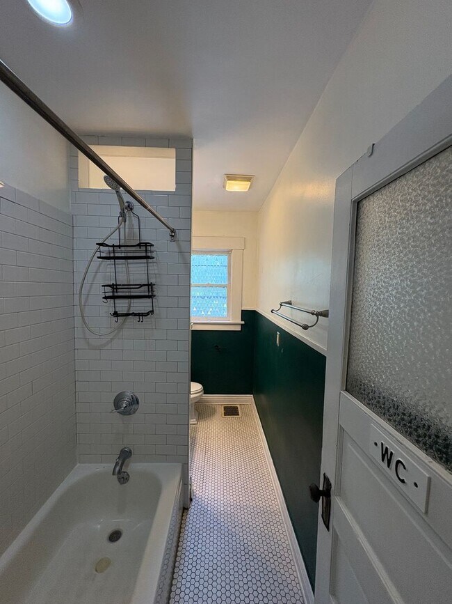 Building Photo - 2 Bedroom 1 Bathroom in German Village