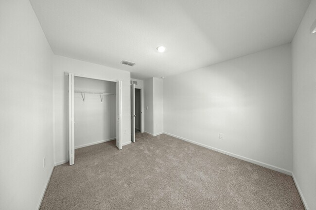 Building Photo - 4883 SW 81st Lp