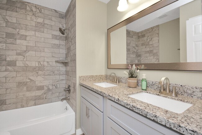 Building Photo - 13339 Yaupon Holly Ln
