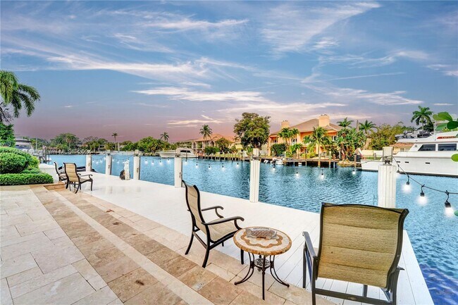 Building Photo - 1247 Seminole Dr