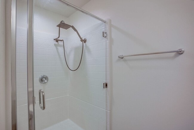 Building Photo - Beautiful 4 Bedroom Townhome! Built in 202...