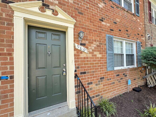 Building Photo - Comfortable Living in a Convenient Lorton Location