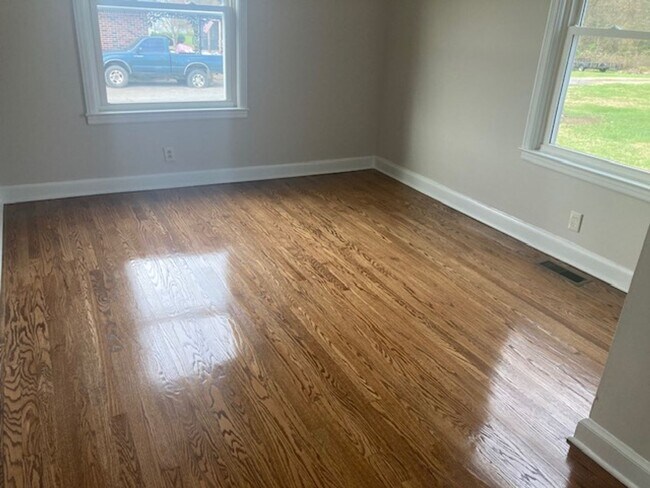 Building Photo - Auburntown TN - 1700 SF, 3BR/2BA, Full Basement, 2 Car Garage, 1 Acre