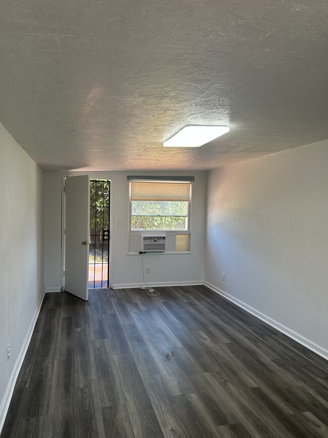 Building Photo - 1301 Higbee Dr