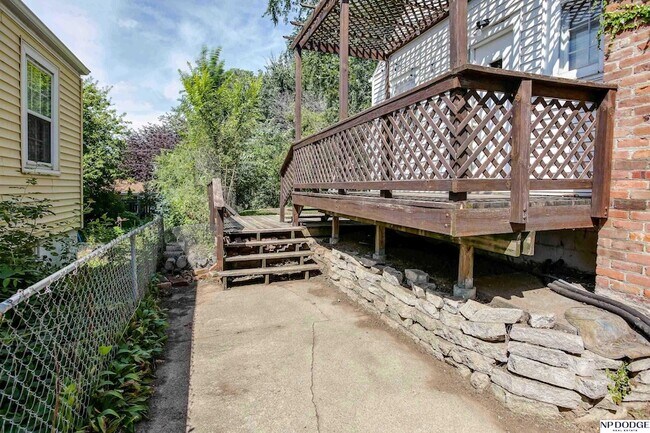 Building Photo - 5220 Mason St