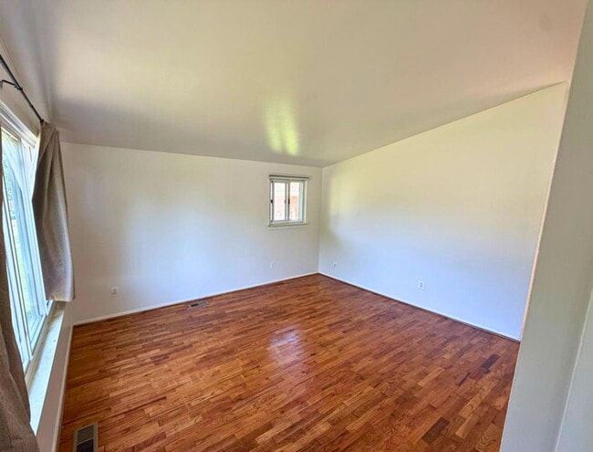 Building Photo - Updated Ranch with New Appliances