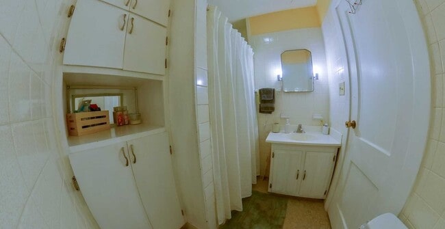 Building Photo - 3D Tour Available - Stand Alone House + Attached Garage + Pet Friendly! Available April 22nd!