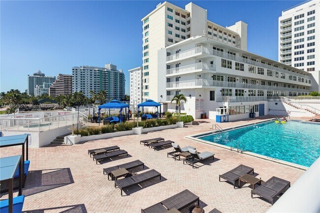 Building Photo - 5401 Collins Ave