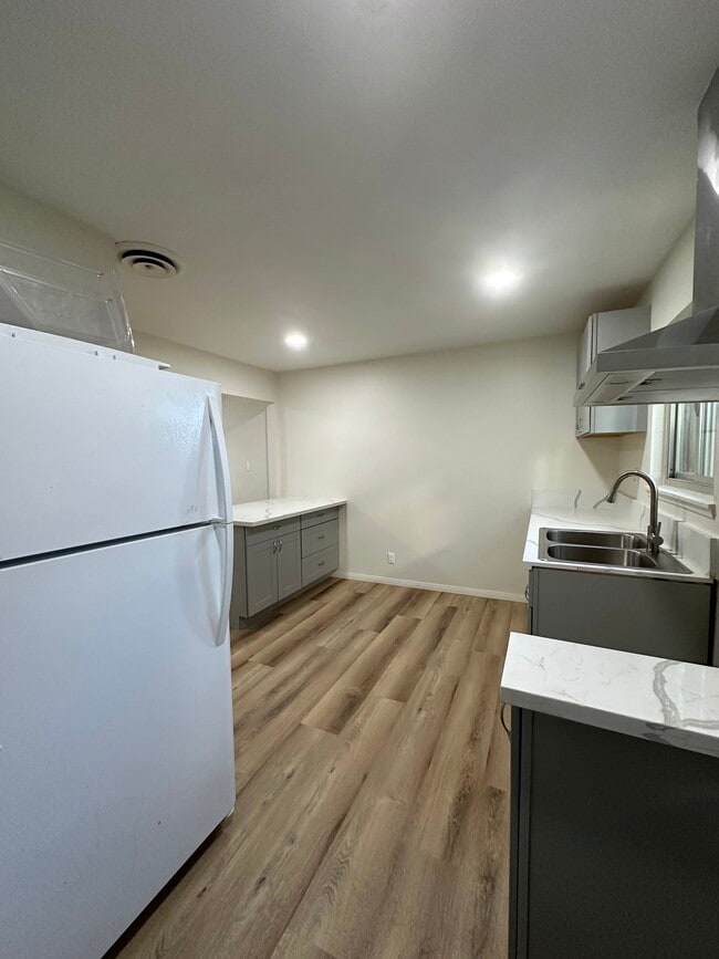 Building Photo - 519 E Ridgecrest Blvd