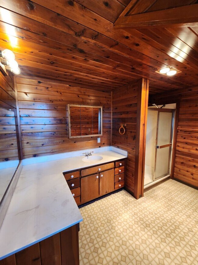 Building Photo - 122 Brennan St