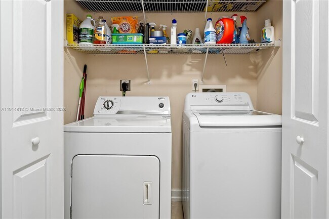 Building Photo - 3001 NE 185th St