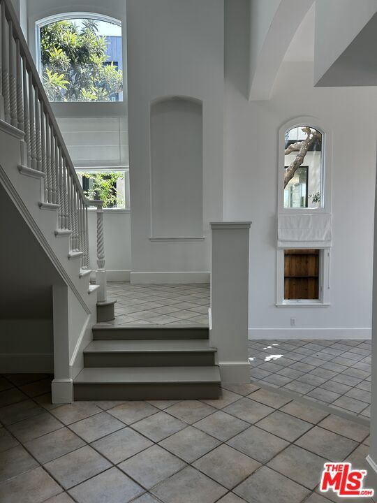 Building Photo - 10515 Oaklawn Rd