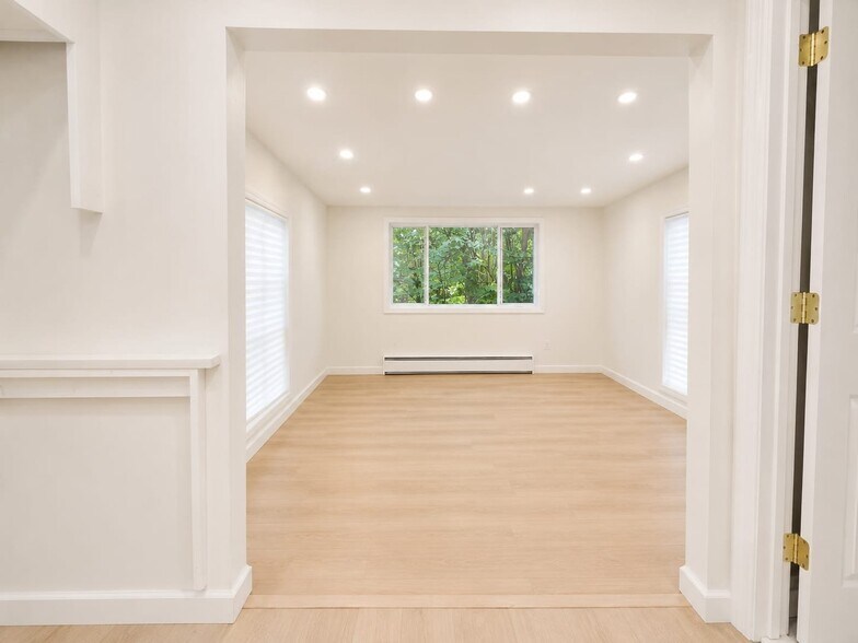 Building Photo - 8 Woodland Cir N