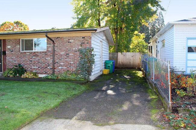 Building Photo - 4110-4116 N Willis Blvd