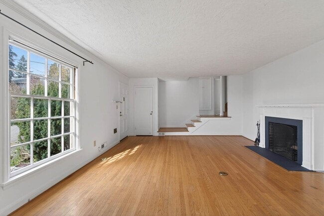 Building Photo - Vintage 3-bdrm/1-bdrm Alameda charmer—Many updates, large yard w/deck & raised beds