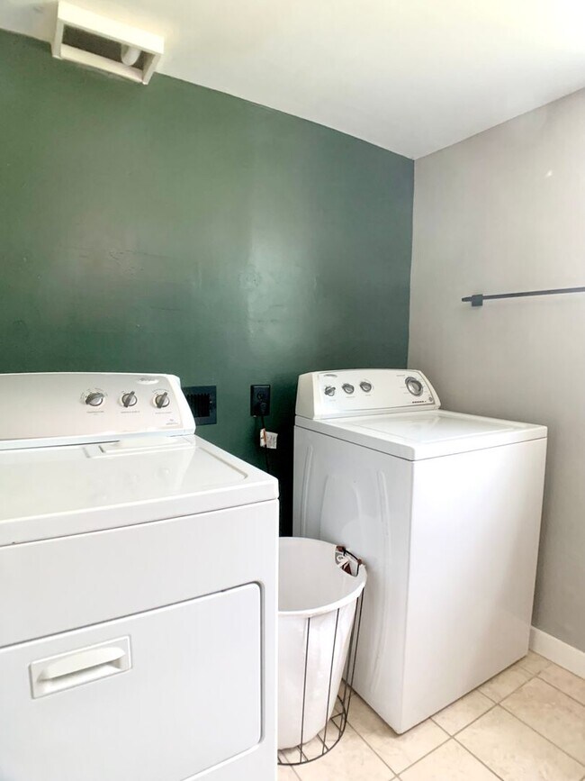 Building Photo - 313 Verdun Dr