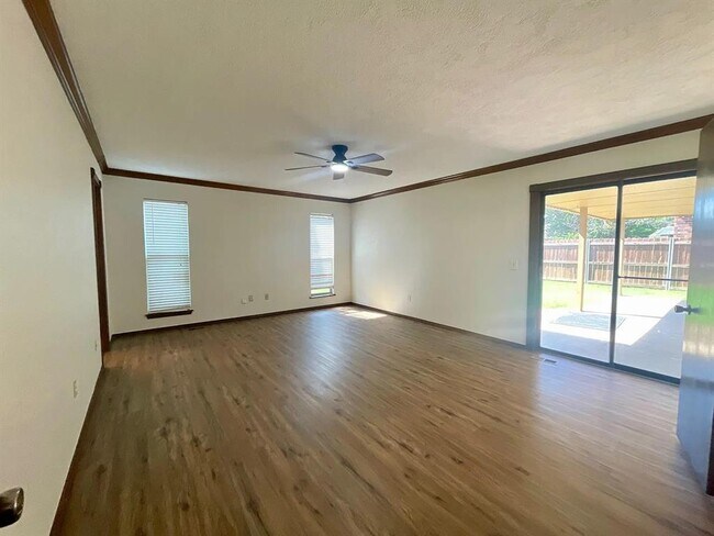 Building Photo - 2705 Clover Glen Dr