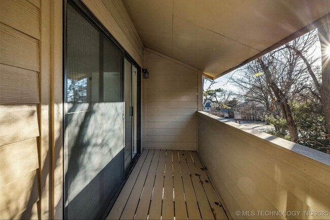 Building Photo - Gorgeous Condo in The Gated Community of The Timbers!